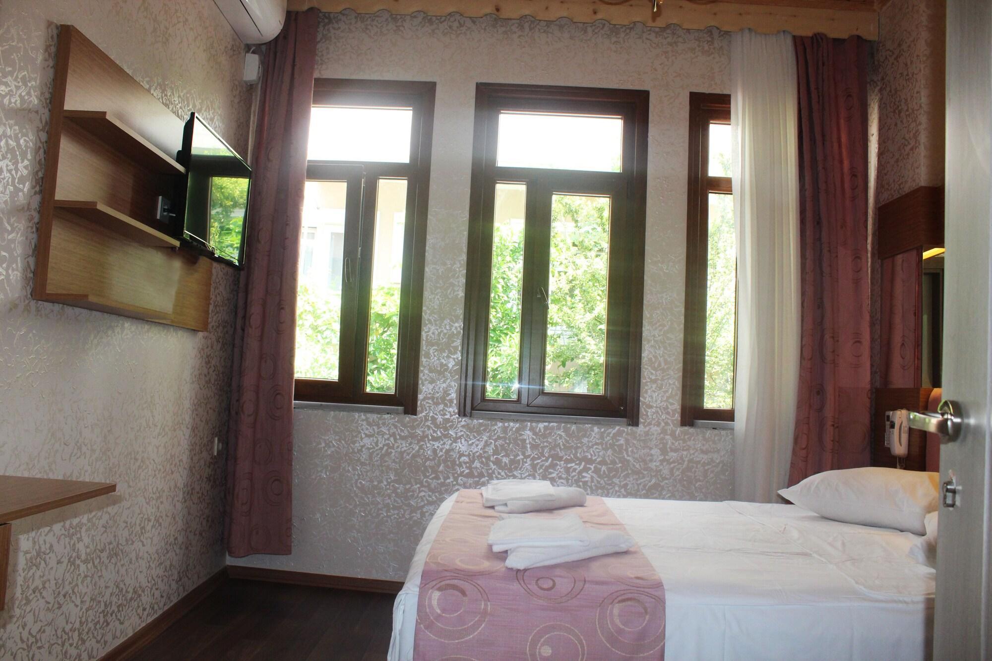 Hotel Megaron Istanboel Buitenkant foto